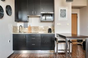 Køkken eller tekøkken på Airport Residence Amber