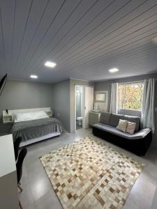 Una cama o camas en una habitación de Vista da Serra. 100 fotos más