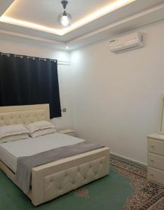 Ένα ή περισσότερα κρεβάτια σε δωμάτιο στο Your House For Family