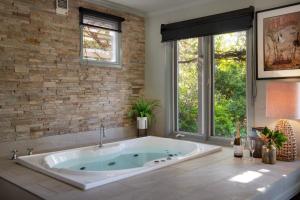 Ένα μπάνιο στο The Acorn -open fire,spa bath,dog friendly +15 φωτογραφίες