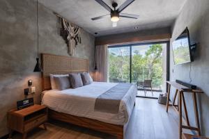 En eller flere senge i et værelse på Luxury Studio with Balcony and Rooftop Pool in Best Location + 56 billeder