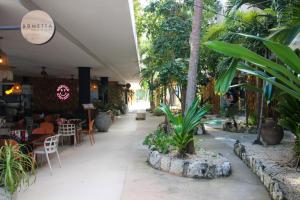 En have udenfor Luxury Studio with Balcony and Rooftop Pool in Best Location