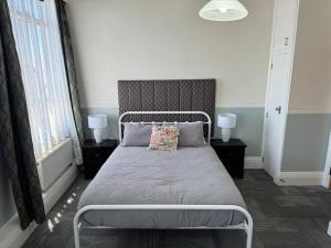 4 large bedroom Apartment in the City客房内的一张或多张床位