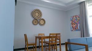 Spacious Beachfront Condo -AC - WIFI, Uroa Escape Zanzibar的休息区