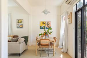 Posezení v ubytování Hollybrooke Cottage, East Launceston