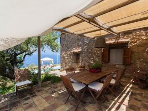 Gallery image of Villa in Palermo with Swimming Pool in SantʼAmbrogio