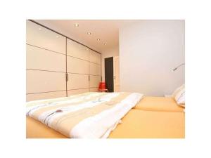 Postel nebo postele na pokoji v ubytování Ferienhaus in Goehren mit Schwimmbecken