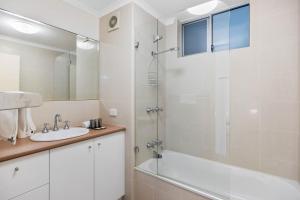 Bagno di Oceanfront 3-Bed Retreat with Pool-Steps to Beach