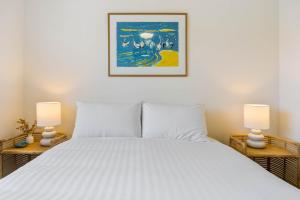 Letto o letti in una camera di Oceanfront 3-Bed Retreat with Pool-Steps to Beach