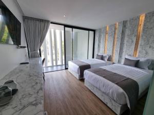 Postel nebo postele na pokoji v ubytování Nirundorn Resort Chaam