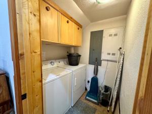 a small kitchen with a washing machine in a room at Cedar Cabin Near Silverwood in Spirit Lake +51 photos