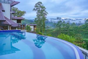 a swimming pool with a view of a mountain at La Casa Lindula Villa Sarendip in Nuwara Eliya
