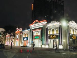 Bangunan di mana terletaknya hotel kapsul