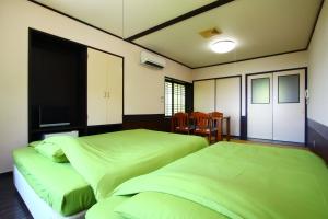 Fotografie z fotogalerie ubytování 紺碧の海眺望の絶景宿コートロシューズ v destinaci Matsuzaki