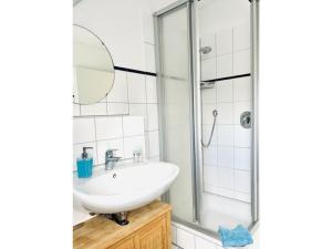 Koupelna v ubytování Rügen-Lancken-Granitz + 9 fotografií