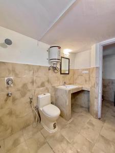 Ένα μπάνιο στο Scenic Hill View 3BHK Near Mall Road Stonewood +26 φωτογραφίες