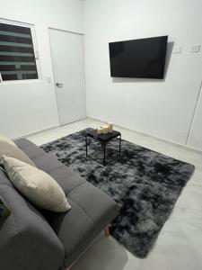 a living room with a couch and a table at Casa Azul Galeana in Palmar