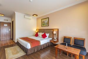 Ένα ή περισσότερα κρεβάτια σε δωμάτιο στο Atithi Resort & Spa