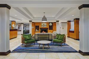 Posezení v ubytování Fairfield Inn and Suites Carlsbad