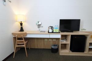 Televiisor ja/või meelelahutuskeskus majutusasutuses Hoya Resort Hotel Chiayi