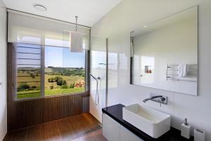 A bathroom at A PERFECT STAY - CapeView At Byron