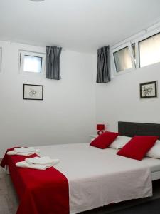 
a hotel room with two beds and two lamps at Apartment Onyx in Split
