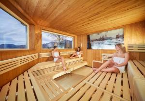 Ein Sitzbereich in der Unterkunft Hotel Sommer-Haus am See