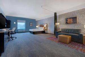 TV a/nebo společenská místnost v ubytování Home2 Suites by Hilton Stillwater