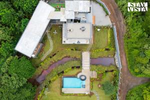 Piscina di StayVista at Sol & Sands with Mountain View and Pool o nelle vicinanze