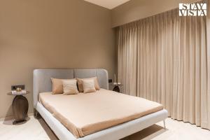 Letto o letti in una camera di StayVista at Sol & Sands with Mountain View and Pool