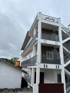 En balkon eller terrasse på Kamal nivas service apertments + 6 billeder