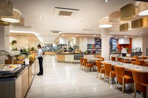 Restaurace v ubytování Isabella Island Resort, Valamar Collection