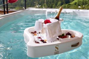 The swimming pool at or close to Chalet SALENA luxury lodge