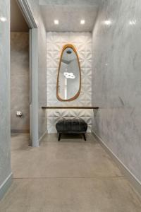 The Overlook by Fieldtrip 5 Bd Modern Luxury with Infinity Pool Views的一间浴室