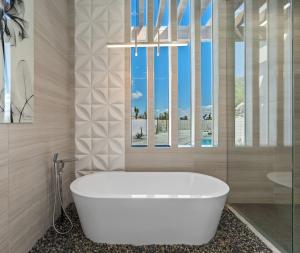 The Overlook by Fieldtrip 5 Bd Modern Luxury with Infinity Pool Views的一间浴室