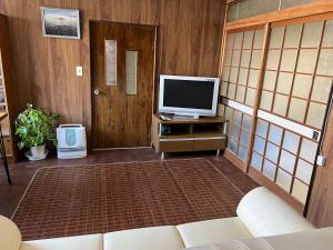 漁師宿三浦屋三友丸 TV 또는 엔터테인먼트 센터