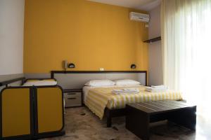 A bed or beds in a room at Hotel Mirage