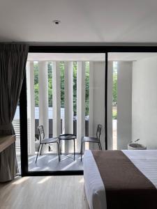 Postel nebo postele na pokoji v ubytování Nirundorn Resort Chaam
