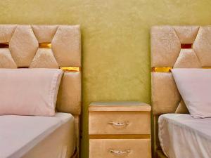 Postel nebo postele na pokoji v ubytování Riad Atlas logement entier privé avec jacuzzi au cœur de Marrakesh entire accommodation