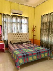 Ένα ή περισσότερα κρεβάτια σε δωμάτιο στο MZ HOMESTAY BELAKANG MASJiD MACHANG