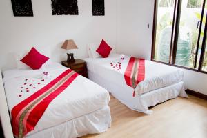 Postel nebo postele na pokoji v ubytování Banburi Villa - 2 Bedroom Private Pool Villa + 15 fotografií