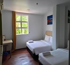 Postel nebo postele na pokoji v ubytování Santai Morib Hotel