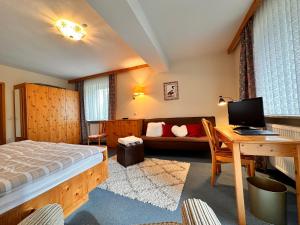 Postel nebo postele na pokoji v ubytování Pension zum Löwen, Parkplatz, Frühstück, Wlan, Zentral
