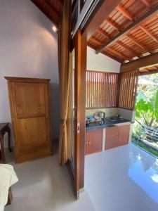 Bazén v ubytování Bali Asli Guest House by EPS nebo v jeho okolí