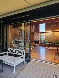พื้นที่นั่งเล่นของ Private room - 5 in a luxury villa CHALET STYLE +38 ภาพ