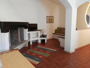 a living room with a fireplace and a couch at Appartamenti in Villa e Casali a Giannella in Santa Liberata