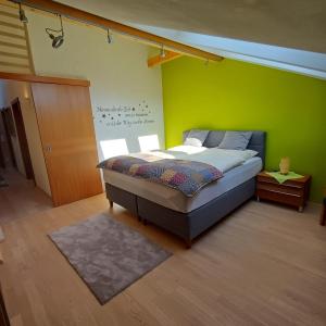 Rúm í herbergi á Haus Kohl