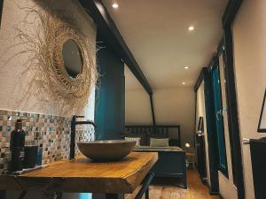 a bathroom with a bowl sink on a wooden table at Het Houten Huisje 84 Luxe vakantiewoning Zuid Limburg in Simpelveld +67 photos