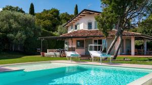 Bazén v ubytování VILLA DEL PRATO 8, Emma Villas nebo v jeho okolí + 13 fotografií