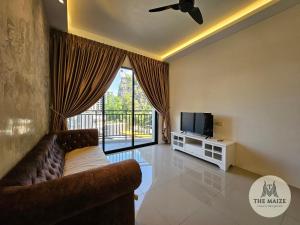 Μια τηλεόραση ή/και κέντρο ψυχαγωγίας στο The Cove Hillside Residence Ipoh - Nostalgic Terracotta